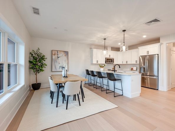 62 Foundry St 202, Wakefield MA 01880