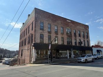 106 Main St