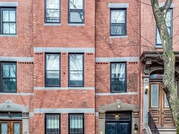 13 Wellington St