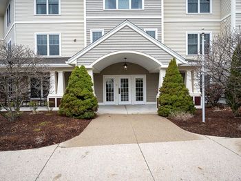 7 Crescent Way