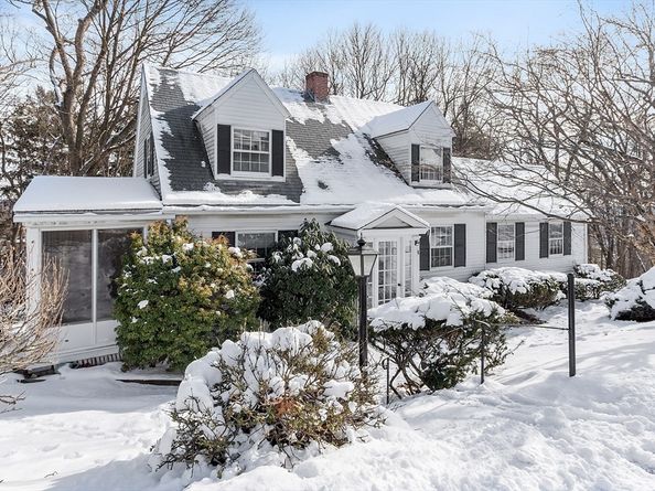 93 Fitch Hill Ave, Fitchburg MA 01420