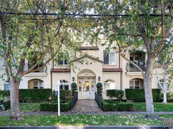 1237 Capuchino Avenue 7, Burlingame CA 94010