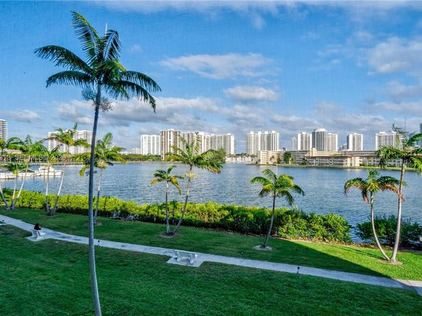 2861 Leonard Dr F311, Aventura FL 33160