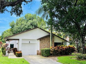 2560 Calamondin Cir