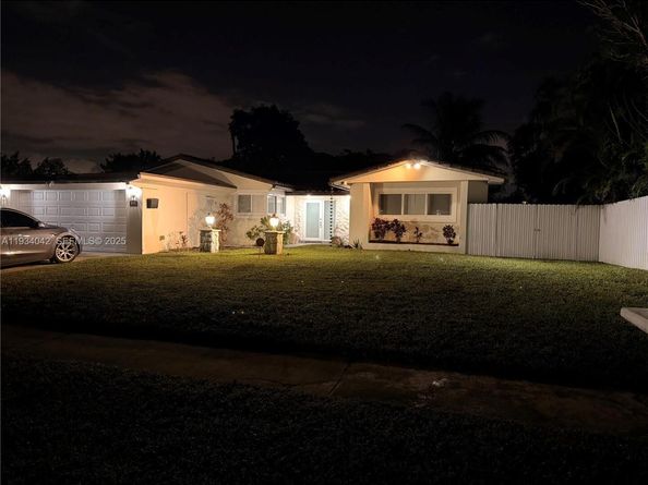 661 SW 67th Ave, Pembroke Pines FL 33023