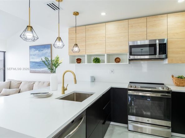 21204 Harbor Way 12212, Aventura FL 33180