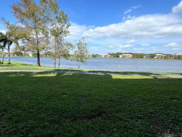 5065 Wiles Rd 103, Coconut Creek FL 33073