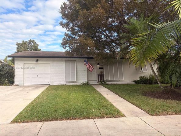18225 SW 94th Ave, Palmetto Bay FL 33157