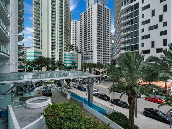1331 Brickell Bay Dr 302, Miami FL 33131