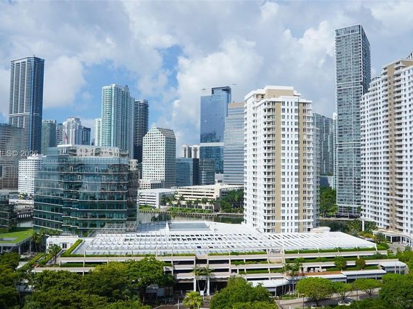 540 Brickell Key Dr 1711, Miami FL 33131