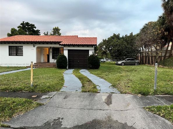 860 NW 17th Ct, Miami FL 33125