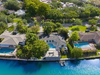 5000 Riviera Dr