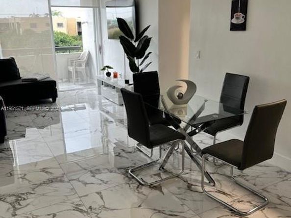 854 NW 87th Ave 405, Miami FL 33172