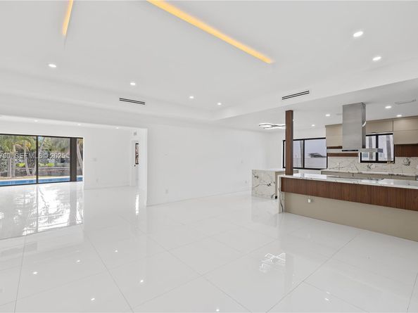 1200 Cleveland Rd, Miami Beach FL 33141