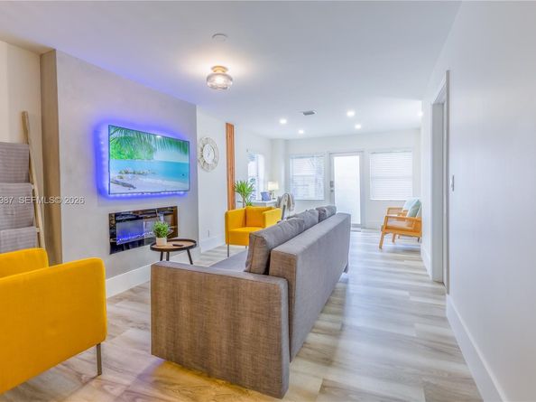 1762 NW 15th St, Miami FL 33125