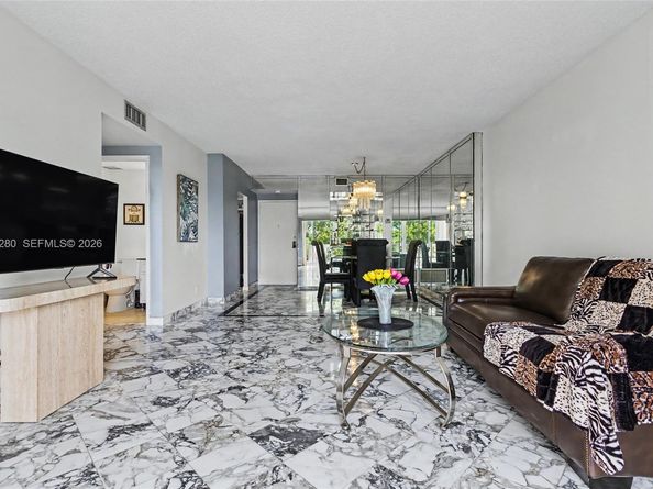 4330 Hillcrest Dr 405, Hollywood FL 33021