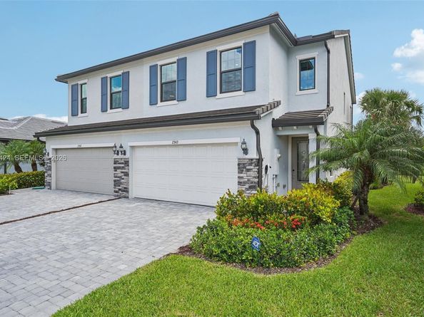 2343 Rollingwood Ct, Oakland Park FL 33309