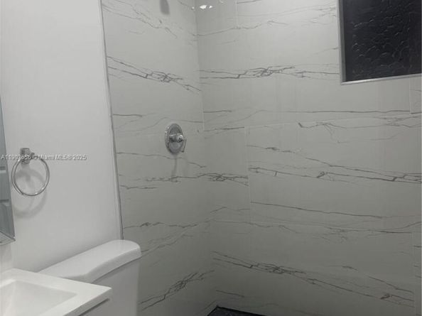 5611 SW 38th St, Davie FL 33314