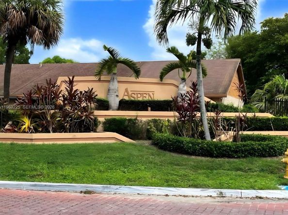 6708 NW 193rd Ter, Hialeah FL 33015