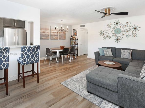 5300 Washington St E207, Hollywood FL 33021