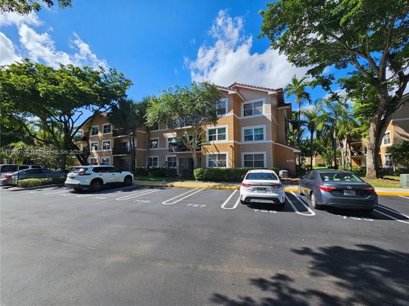 8701 Wiles Rd 305, Coral Springs FL 33067