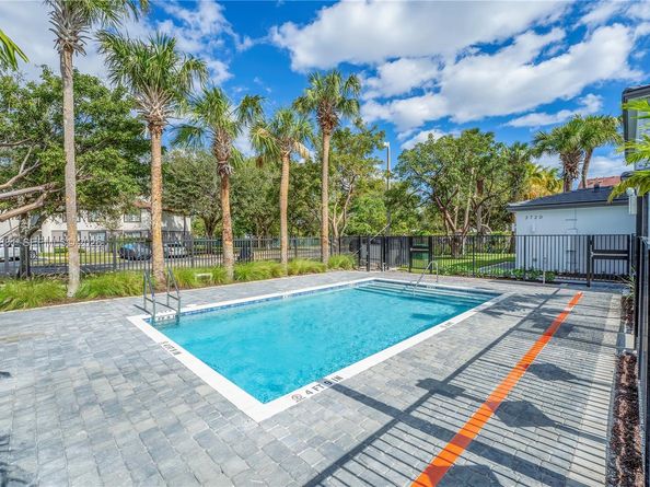 5125 SW 37th St, Pembroke Park FL 33023