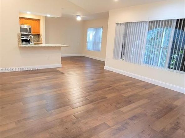 2420 NW 33rd St 1008, Oakland Park FL 33309