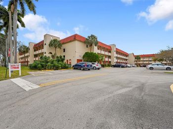 7960 N Sunrise Lakes Dr