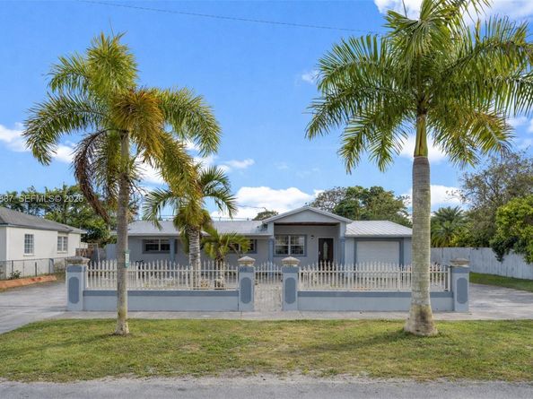 330 NW 13th St, Homestead FL 33030