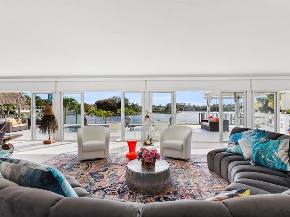 6830 Winged Foot Dr, Hialeah FL 33015