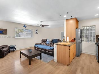 1423 Holly Heights Dr