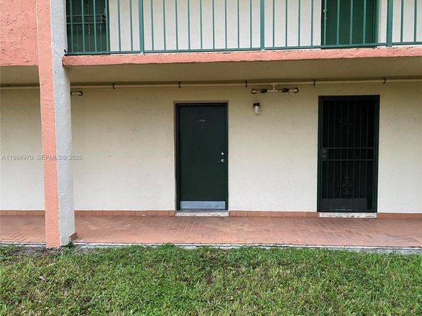 9405 W Flagler St D105, Miami FL 33174