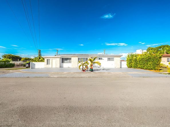 9365 SW 44th St, Miami FL 33165