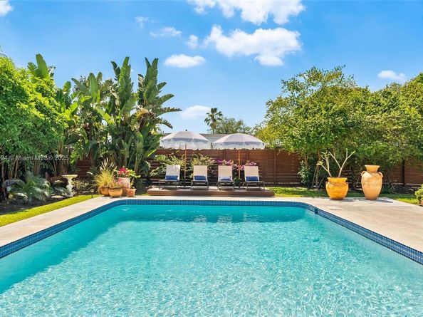 4461 NE 15th Ave, Oakland Park FL 33334