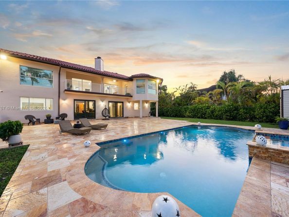 9621 W Calusa Club Dr, Miami FL 33186