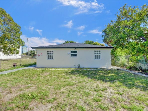 812 13th St, West Palm Beach FL 33401