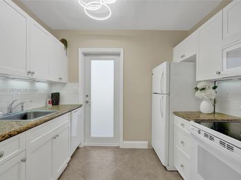 1427-1429 NE 17th Ct