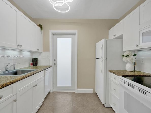 1427-1429 NE 17th Ct, Fort Lauderdale FL 33305