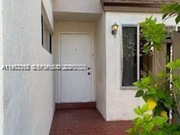 879 NW 81st Way 4, Plantation FL 33324
