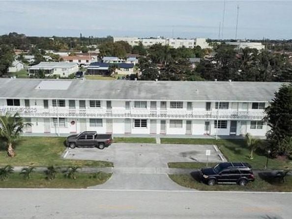 122 NE 204th St 3, Miami Gardens FL 33179