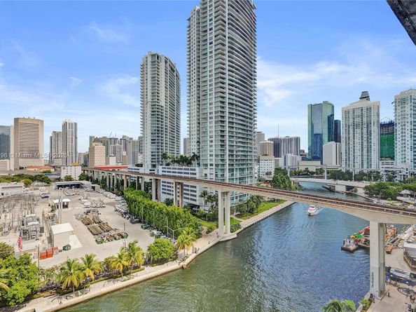 690 SW 1st Ct 1213, Miami FL 33130