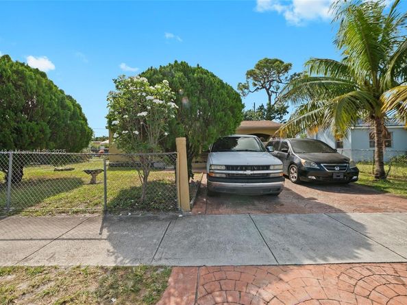 2516 Wiley Ct, Hollywood FL 33020