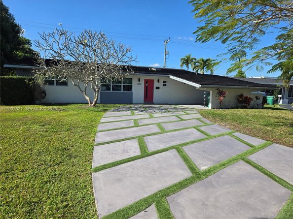 Undisclosed Address #A12007821, Palmetto Bay FL 33176