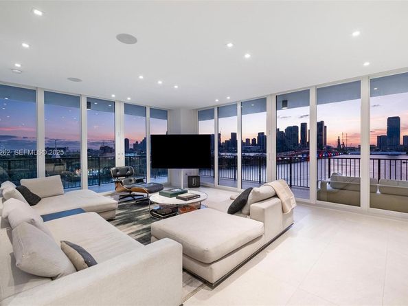 1000 Venetian Way 1004, Miami FL 33139