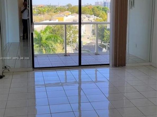 13499 Biscayne Blvd 511, North Miami FL 33181