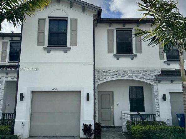 656 NW 203rd Ter, Miami Gardens FL 33169