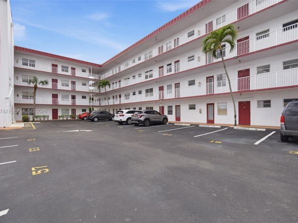 4270 NW 40th St 104, Lauderdale Lakes FL 33319