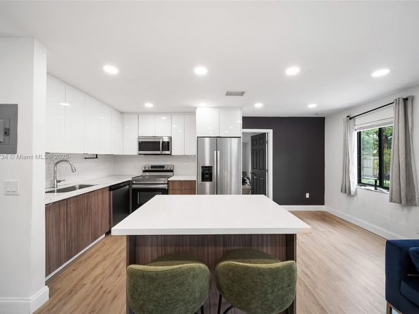 1889 NW 6th Ave, Pompano Beach FL 33060