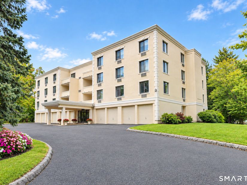 1525 E Putnam Avenue 306, Greenwich CT 06870