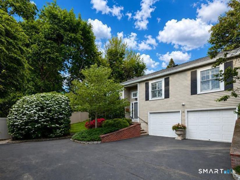 59 Bank Street 59, New Canaan CT 06840